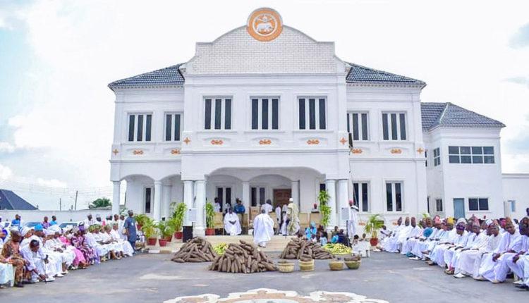Yoruba Political Systems: Oba, Chiefs, and Democracy
